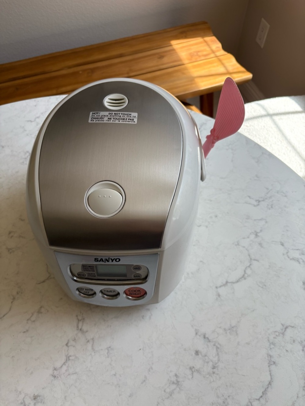 Sanyo White Multi-Function Rice Cooker with Digital Controls - Picture 2 of 8